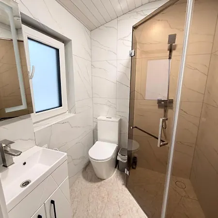 Hill Apartment *